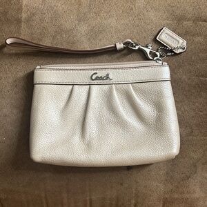 COACH/ NWOT  Women’s Small, Soft -Sheen Goldtone - Cream/ Beige Wristlet.